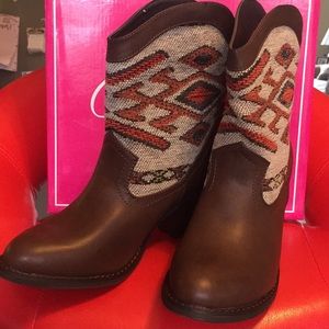 “Wanted” New worn southwestern boots.